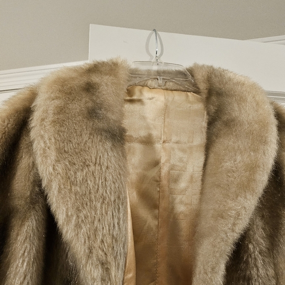 Vintage 80s Montgomery Wards faux fur over the shoulder crop poncho jacket coat - Picture 7 of 11